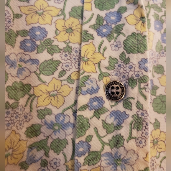 Floral Short Sleeve Women's Top - Picture 3 of 9